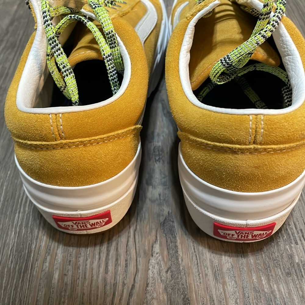Vans - Picture 2 of 8